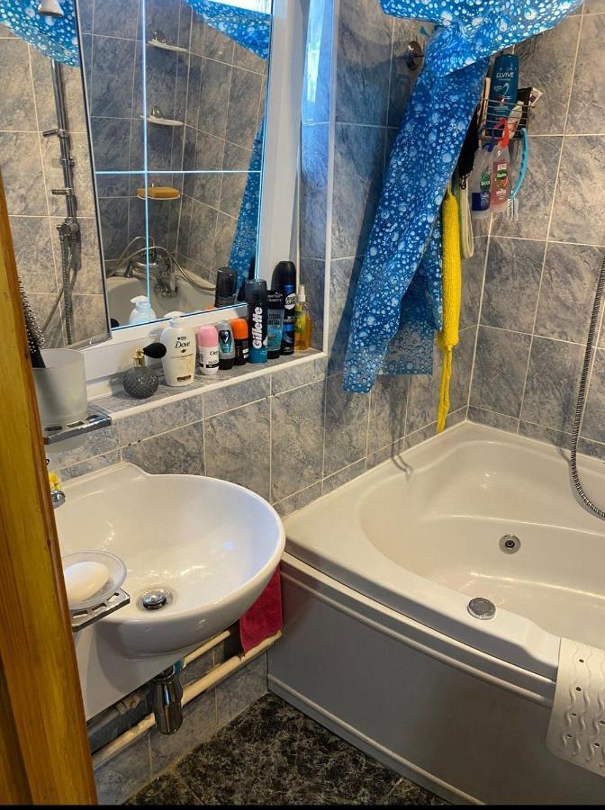 1 Bedroom Flat Close To City With Free Parking Arrangement ลอนดอน ภายนอก รูปภาพ